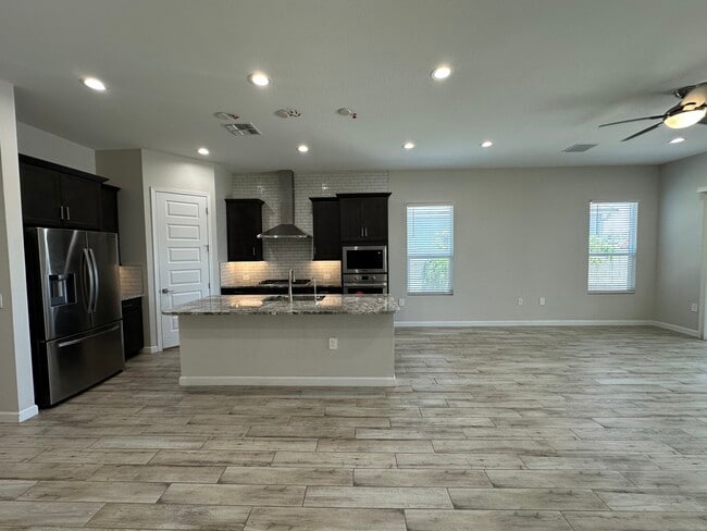 Building Photo - 10319 W Harmony Ln