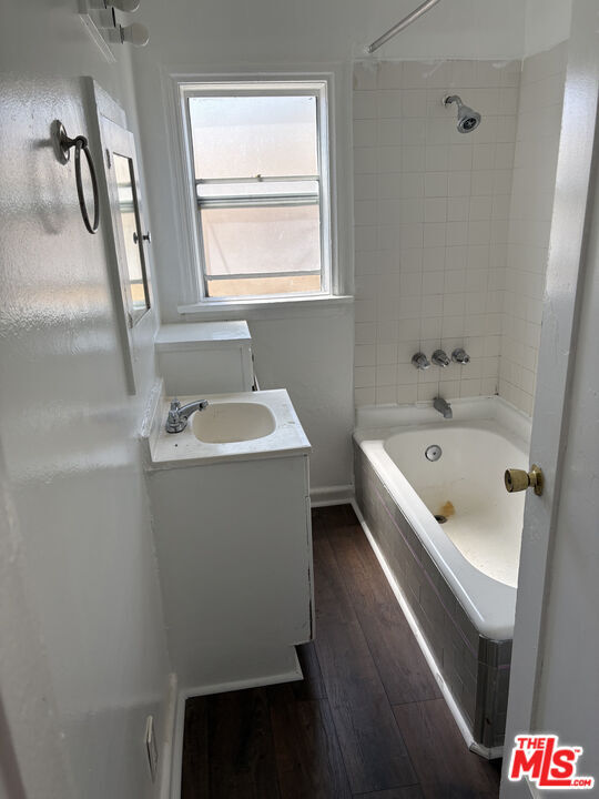 Building Photo - 1050 W 60th Pl