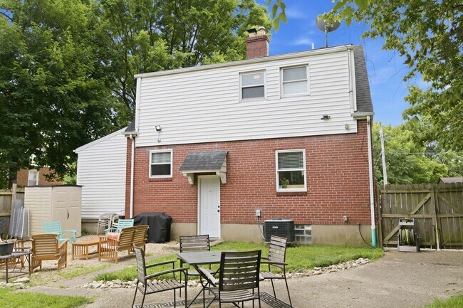 Building Photo - 4158 St Lawrence Ave