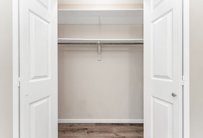 Building Photo - Hickory Village 55 Plus, LLC - 3700 E Cherry St Springfield, MO 65809