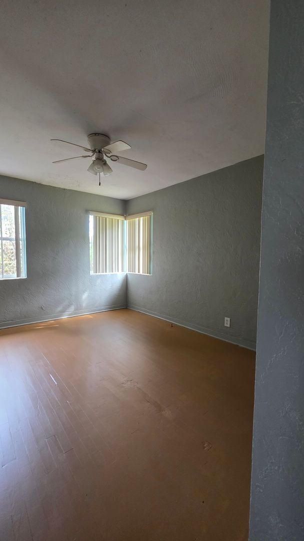 Building Photo - 2 Bedroom 1 Bath Single Family Home w/ Bonus Room