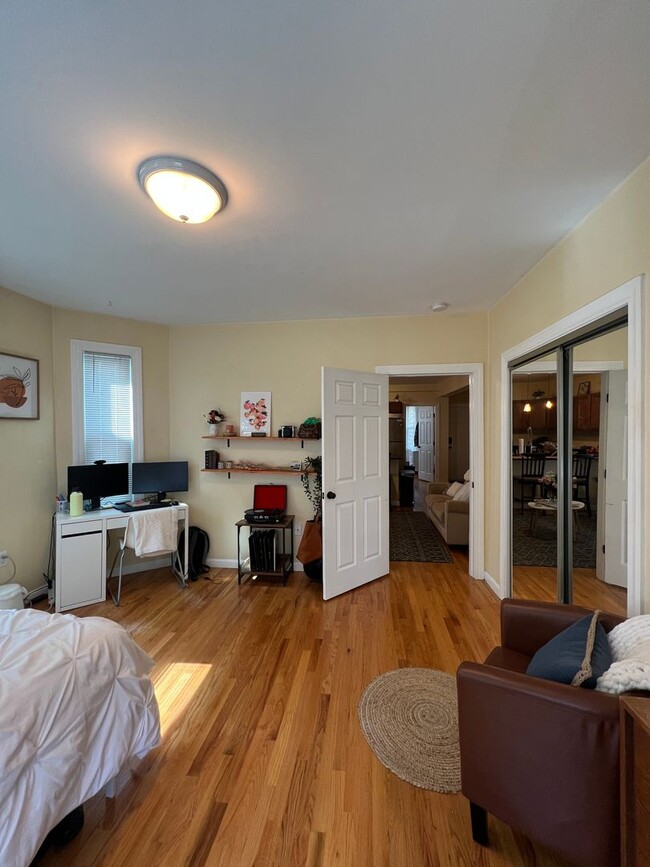 Building Photo - 38 Gorham St