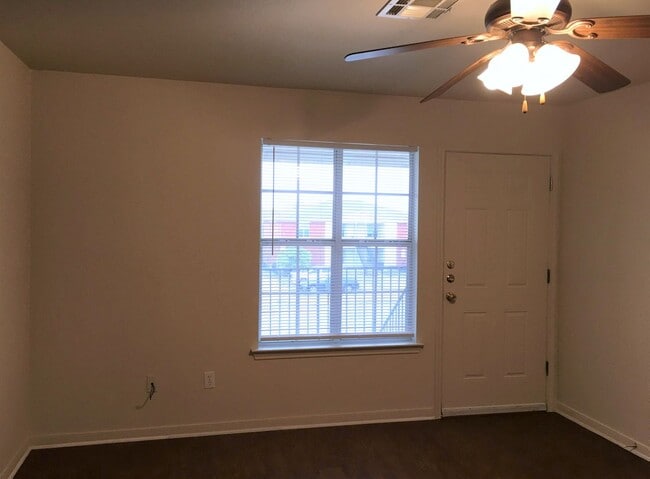 Building Photo - 408 Brittney Way