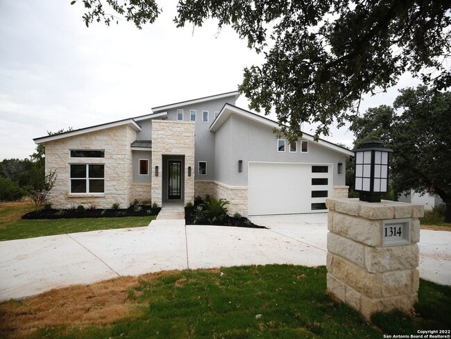 Building Photo - 1314 Clayton Nolen Dr