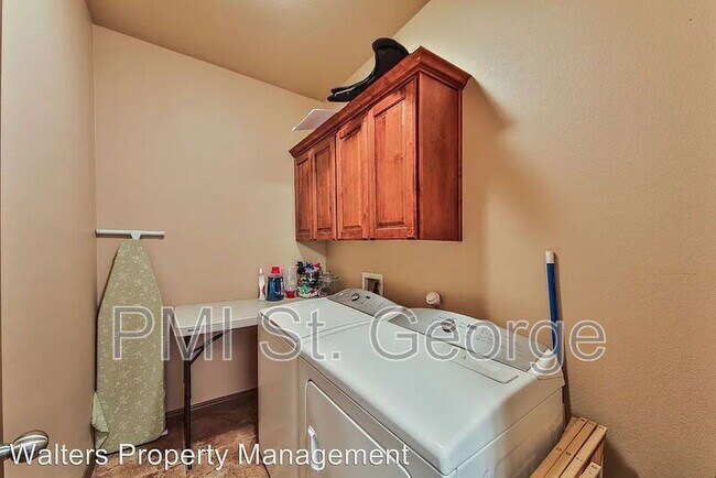 Building Photo - 3306 Bonita St