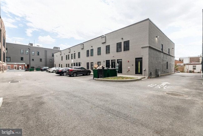 Building Photo - 2835 Edgemont St
