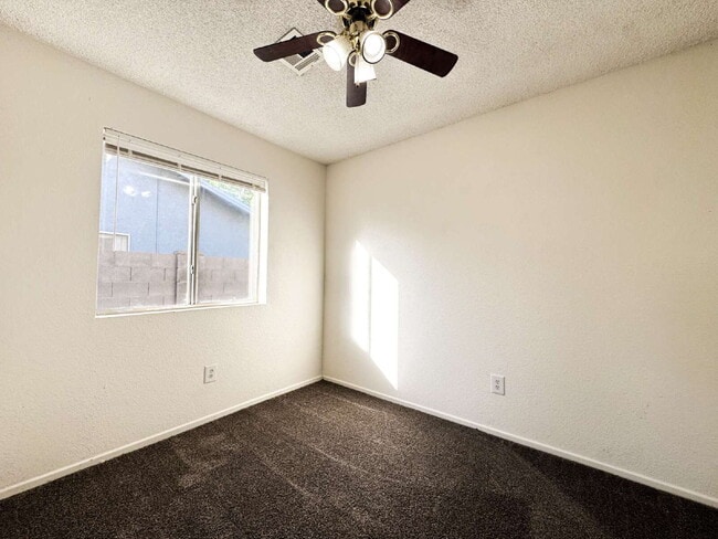 Building Photo - "Spacious 4-Bedroom Home in Yuma with 2 Full Baths!"
