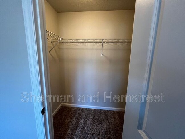 Building Photo - 664 Dobhill Ln