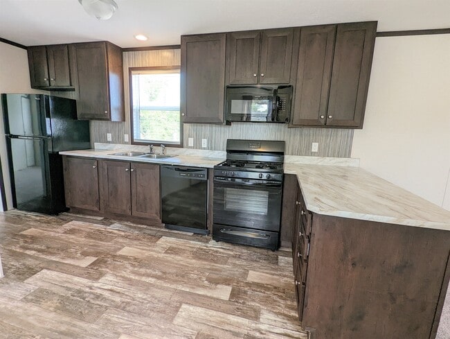 Building Photo - 692 Oregon St