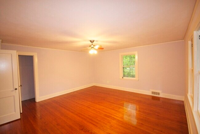 Building Photo - 510 Vineyard Rd