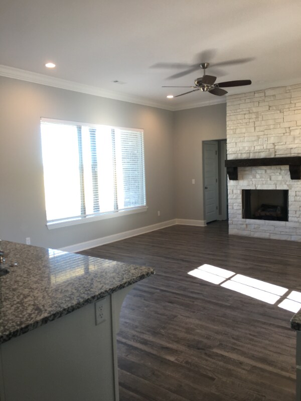 Building Photo - 550 N Greylag Way