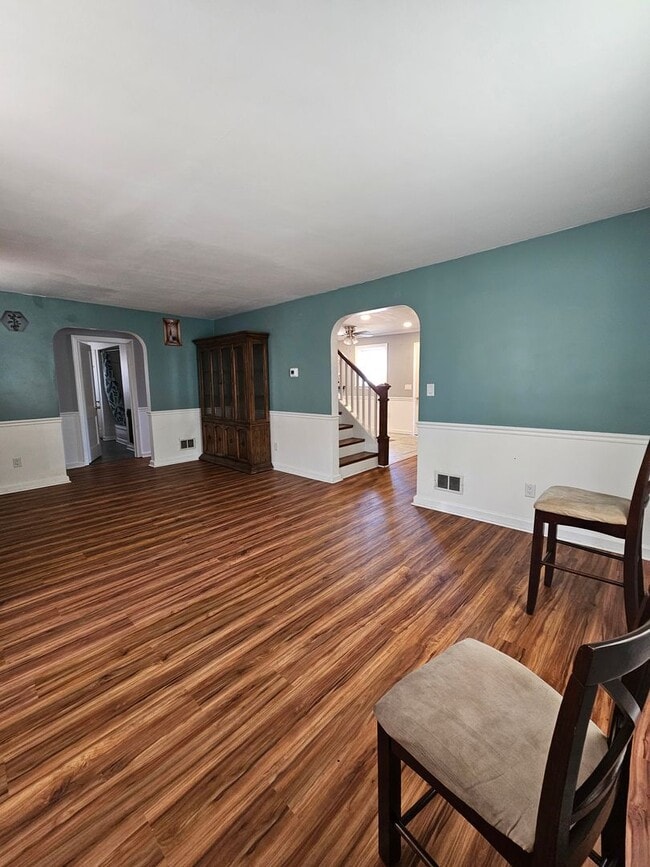 Building Photo - 923 Rohrerstown Rd