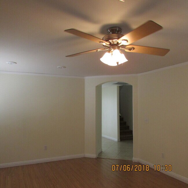 Building Photo - Adorable 2 Story Home!