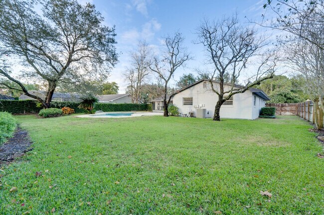 Building Photo - 8644 Sandberry Blvd