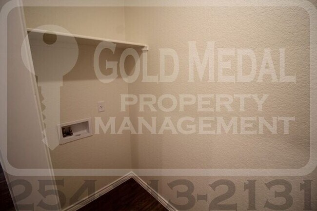 Building Photo - 5105 Red Rose Xing