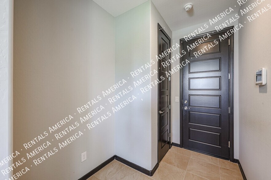 Building Photo - 5610 N 90th Dr