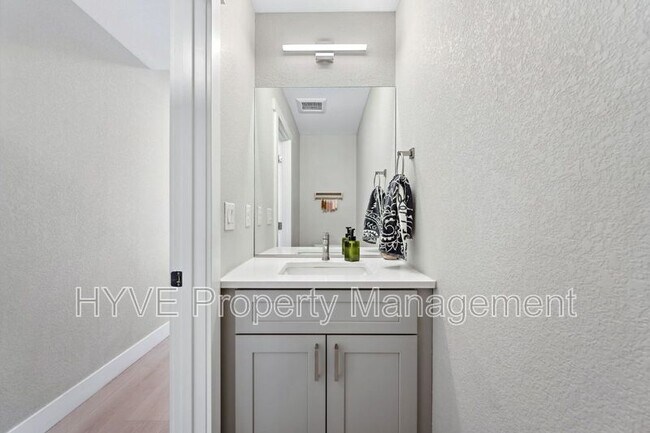 Building Photo - 2869 W Parkside Pl