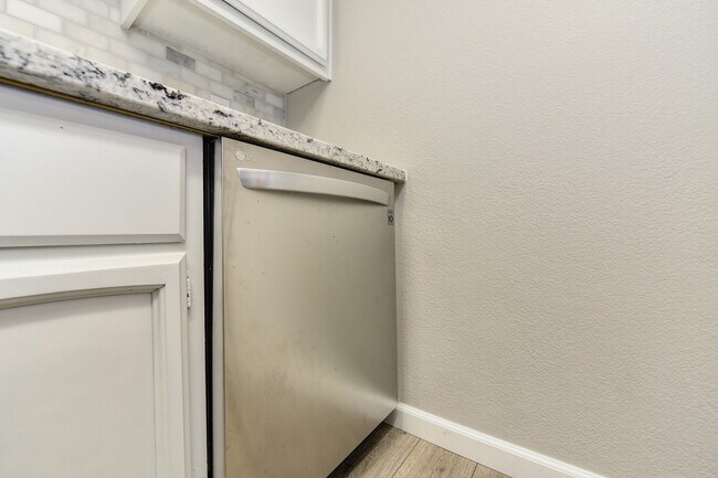 Building Photo - 6933 Trovita Way