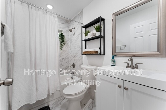 Building Photo - 338 Tomrob Dr