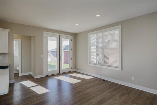 Building Photo - Brand New 5 bed/3.5 bath