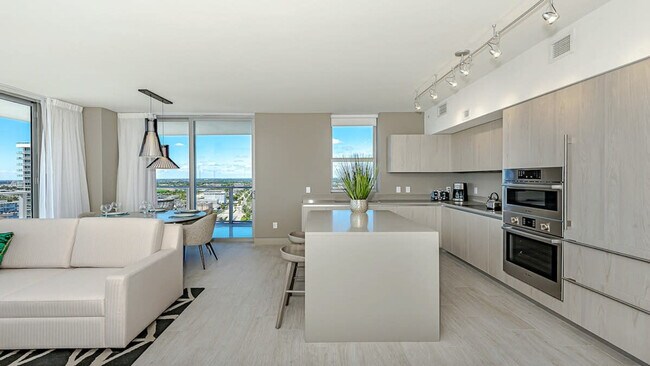 Building Photo - 4010 S Ocean Dr