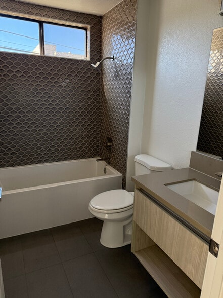 Building Photo - 11040 Hesby St