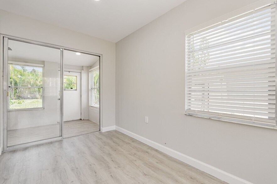 Building Photo - 122 Niemira Ave