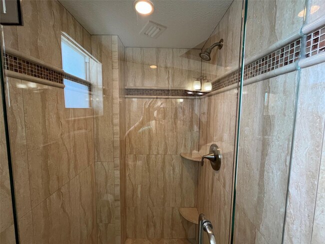 Building Photo - 333 NE 21st Ave