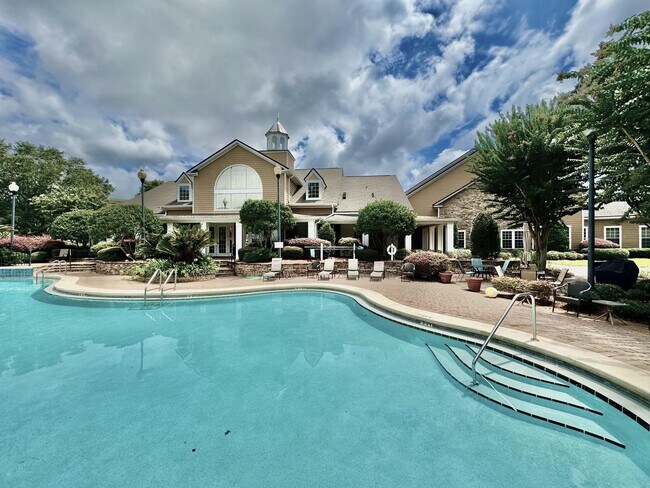 Building Photo - 2801 Chancellorsville Dr