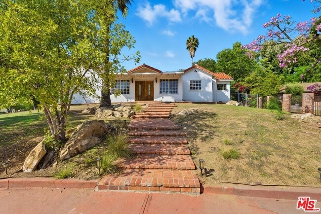 Building Photo - 10440 Johanna Ave