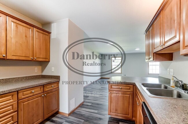 Building Photo - 1117 N Byrne Rd