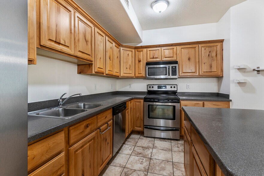 Building Photo - 389 S State St