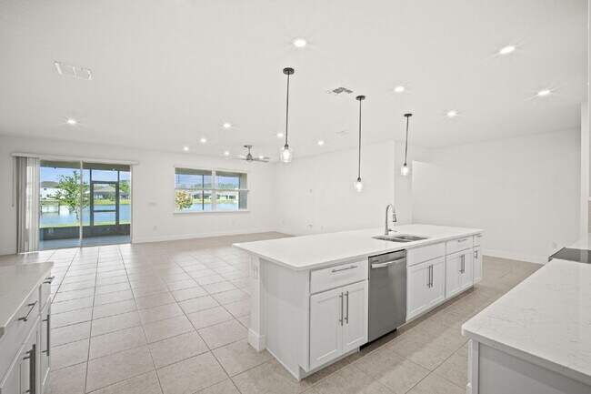 Building Photo - Gorgeous 4BR/3BA home in Island Forest Preserve