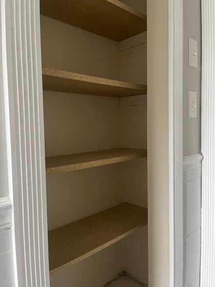 Large linen closet - 502 Sunnyside Ln
