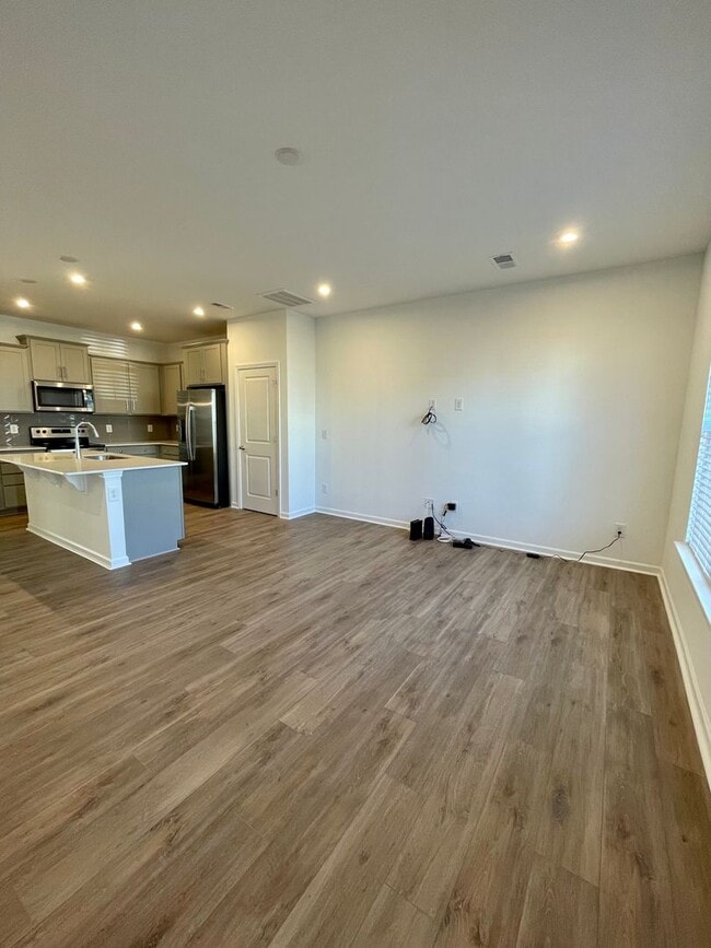 Building Photo - 3BR/2BA Townhome in Popular Pringle Towns