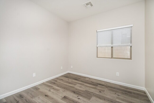 Building Photo - 17320 W Caribbean Ln