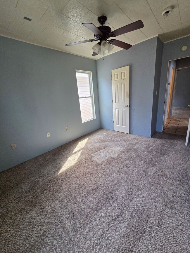 Building Photo - 1048 E 4th St