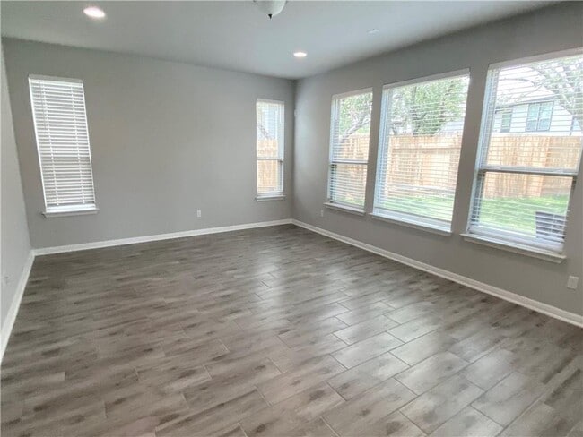 Building Photo - 2216 Limestone Lake Dr