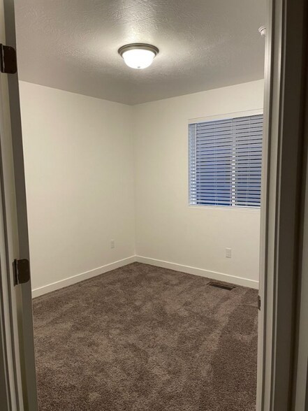 Building Photo - 15176 S Wild Horse Wy