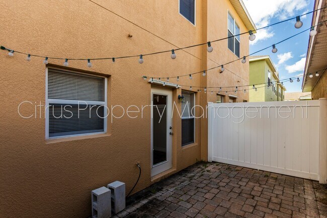 Building Photo - Daniels Landing 2/2.5 Townhome available now!