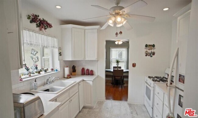 Building Photo - 6453 Montgomery Ave