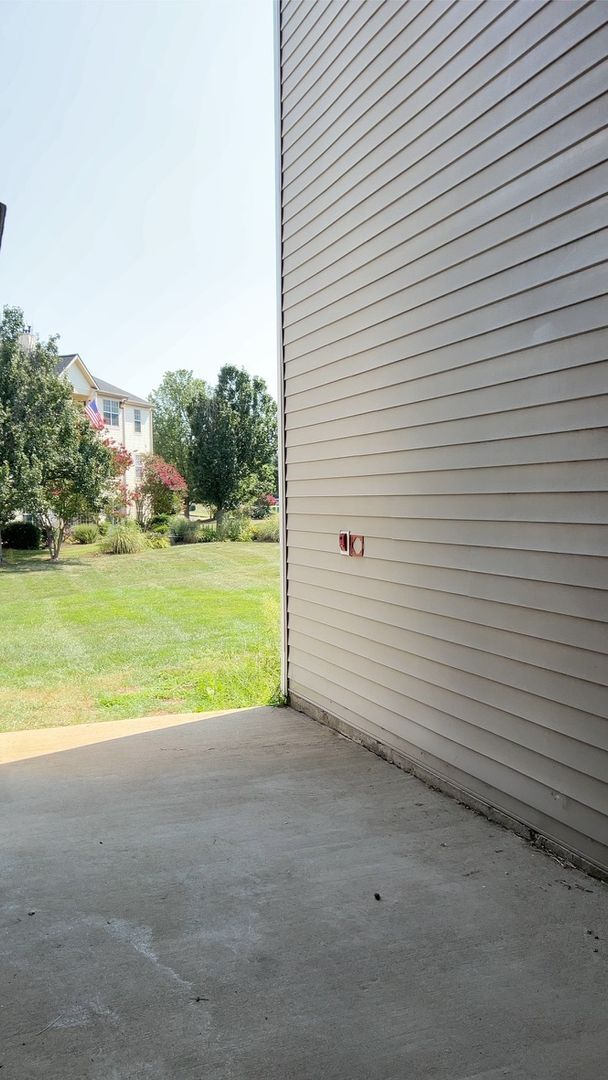 Building Photo - This 2-bedroom, 2-bathroom gem offers the ...