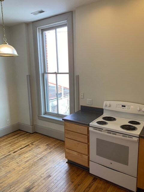 Building Photo - 10 1/2 N Sandusky St