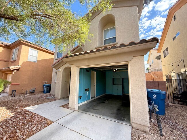Building Photo - Great 3 bedroom home with open downstairs ...