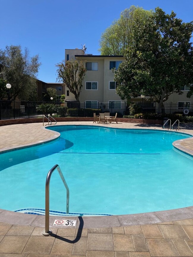 Building Photo - 12200 Montecito Rd