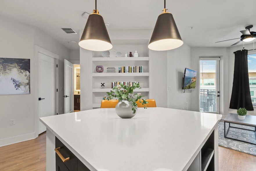 Building Photo - 2317 W Grace St