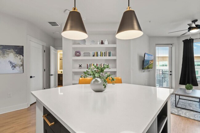 Building Photo - 2317 W Grace St