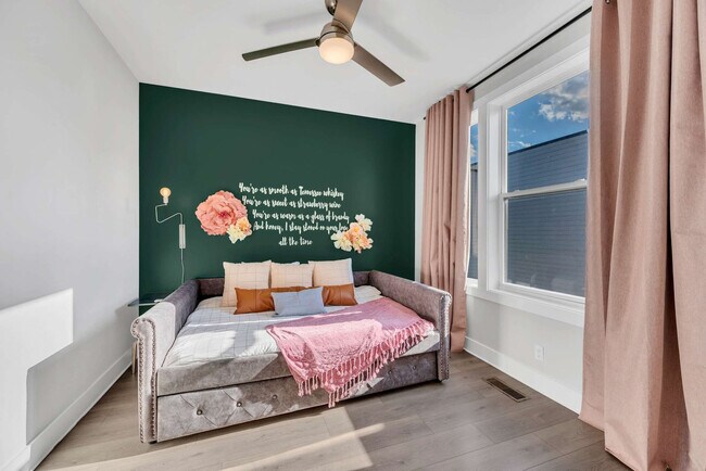 Building Photo - 516 27th Ave N