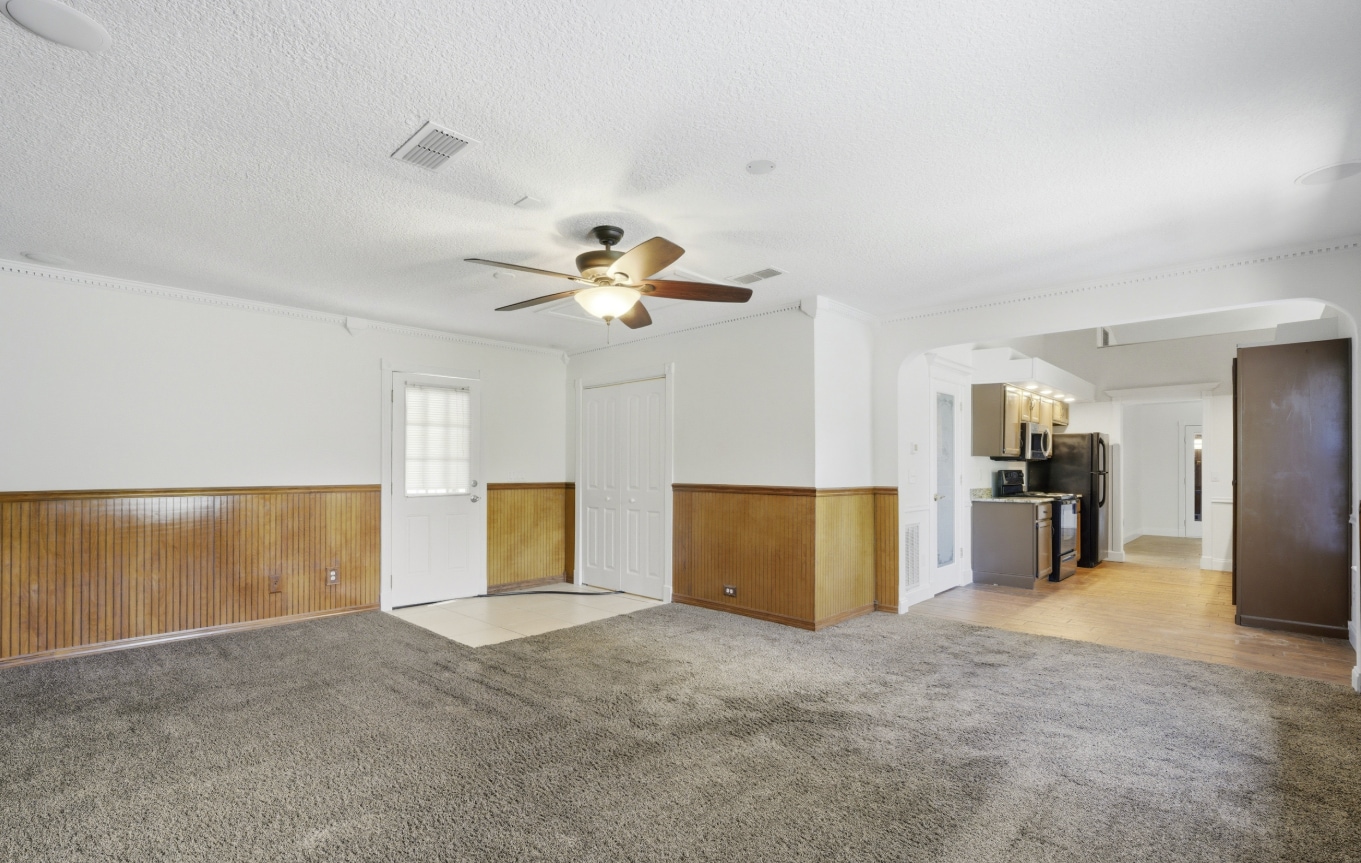 Building Photo - 2162 Saint Martins Dr E