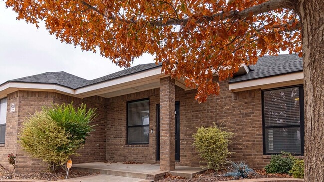 Building Photo - 5710 Llano Ct